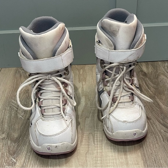 Burton white and pink girls freestyle snowboarding boots size 3 - Picture 3 of 6